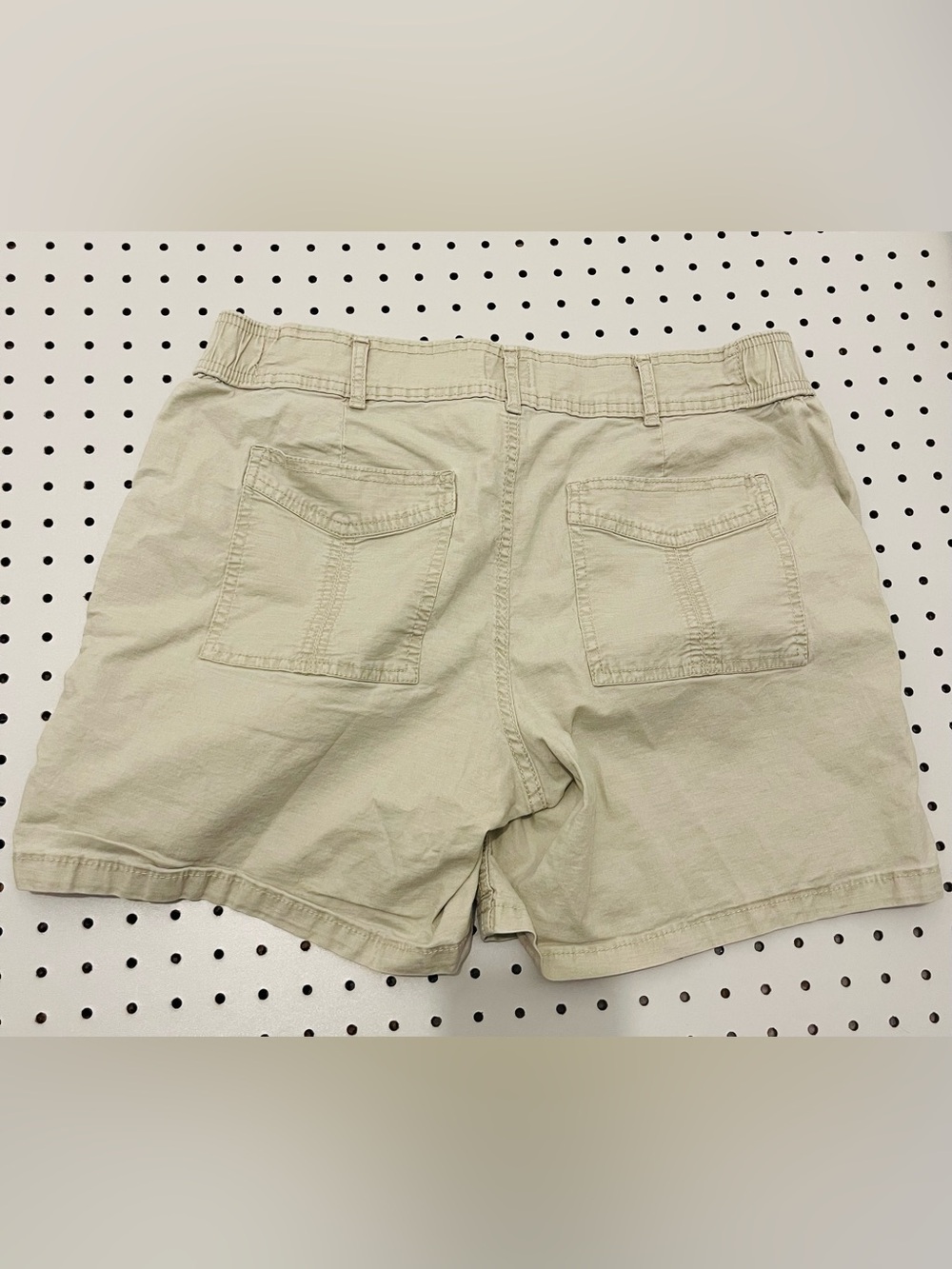 Time and Tru Men's Cargo Shorts in Light Khaki - Picture 3 of 3